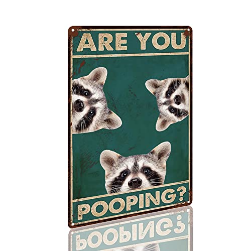 Retro-Blechschild im Vintage-Stil, Waschbär sind Sie Pooping, lustiges Schild, Badezimmer, WC, Wand, WC, Dekoration, lustiges Waschbär-Dekor-Blechschild, 20,3 x 30,5 cm Retro-Blechschild im Vintage-Stil, Waschbär sind Sie Pooping, lustiges Schild, Badezimmer, WC, Wand, WC, Dekoration, lustiges Waschbär-Dekor-Blechschild, 20,3 x 30,5 cm von THUANCKY
