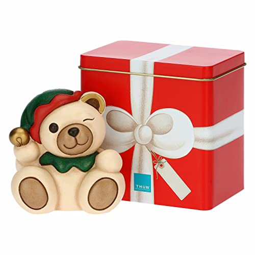 THUN - Weihnachten 2022 - Figur Teddy Elfo aus Keramik von Hand verziert 2022 - mit Zinnbox - 10 x 7,5 x 11,5 cm h von THUN