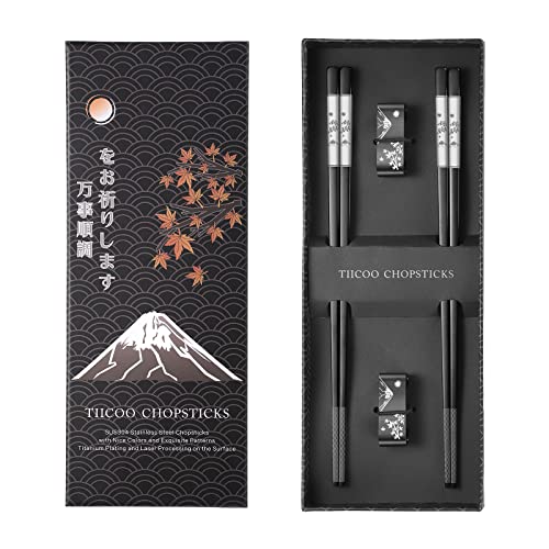 TIICOO Edelstahl-Essstäbchen Wiederverwendbar 2 Paar Titan 18/8 Edelstahl Essstäbchen mit Halter, Spülmaschinenfest Leichte Metall- Essstäbchen Japanischen Geschenkset (Schwarz) von TIICOO