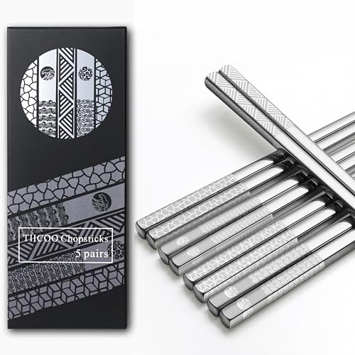 TIICOO Edelstahl-Essstäbchen Wiederverwendbar 18/8 Edelstahl lasergraviert Premium-Titan Spülmaschinenfest Metall-Essstäbchen Leicht Japanischer Stil 5 Paar Essstäbchen Geschenkset (Silber) von TIICOO