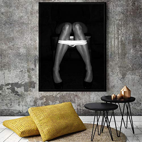 Kunstdruck auf Leinwand xxl Mädchen auf der Toilette Poster Schwarz-Weiß-Frauen Fotografie Wandkunst Bilder für Wohnzimmer Wohnkultur 60x80cm (24x31in) Rahmenlos von TITINGLUCK