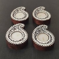 Exquisites Set Mit 4 Paisley Design Teelichthalter Handgefertigt Aus Holz. L 10 cm X B 7, 5 Ht 2, 5 cm, Kerzenhalter Holz, Ethnic Home von IndianCollective