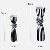 Schwarz-weiß gestreifte Twist Kerzenständer Ornament Esstisch Deco-A Schwarz-weiß gestreifte Twist Kerzenständer Ornament Esstisch Deco-A von TLILY