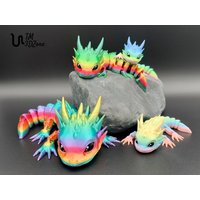 Süßer Kleiner Drache Regenbogenfarben, Beweglicher 3D Gedruckter Mit Handbemalten Augen Süßer Kleiner Drache Regenbogenfarben, Beweglicher 3D Gedruckter Mit Handbemalten Augen von TM3DZone