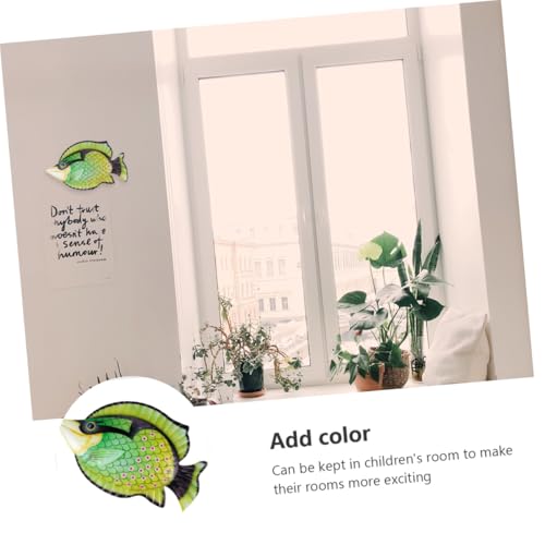 TOBBOMEY Vintage Fisch Wanddeko Grün Kreative Hängende Skulptur Einzigartige Wandkunst für Innen Außen Tropische Deko für Garten Wohnzimmer Kinderzimmer von TOBBOMEY