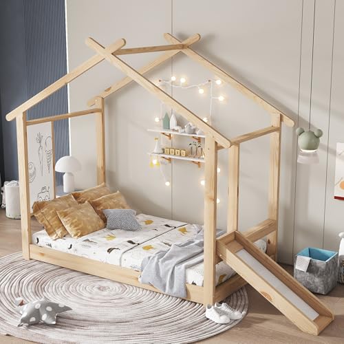 TOBIDOEN Kinderbodenbett Einzelbett 90x200 cm mit Lustiger Rutsche und Blockhaus-Design, Kinderbett mit Beschreibbarer Weißwandtafel, Bettgestell mit Lattenroste, Kiefer + MDF + Sperrholz, Natur TOBIDOEN Kinderbodenbett Einzelbett 90x200 cm mit Lustiger Rutsche und Blockhaus-Design, Kinderbett mit Beschreibbarer Weißwandtafel, Bettgestell mit Lattenroste, Kiefer + MDF + Sperrholz, Natur von TOBIDOEN