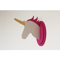 Silhouette Eines Rosa Einhornkopfes Aus Holz Zum Aufhängen „The Unicorn Trophy" Silhouette Eines Rosa Einhornkopfes Aus Holz Zum Aufhängen „The Unicorn Trophy" von TOITOIDesign