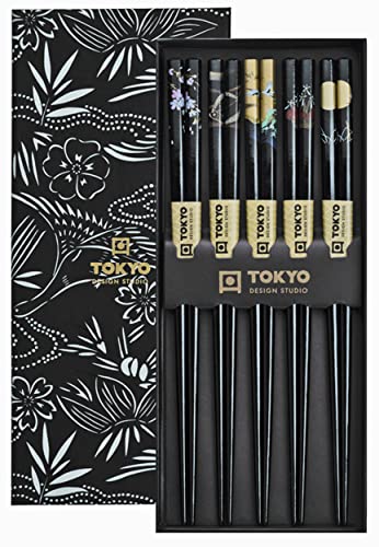 TOKYO design studio ESS-Stäbchen aus Holz, 5-er Set, schwarz mit Asia-Muster, 22,5 cm lang, inkl. Geschenk-Box von TOKYO design studio