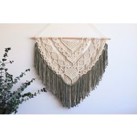 Großer Makramee Wandbehang Boho Sage Grüner Wandbehang Großer Makramee Wandbehang Boho Sage Grüner Wandbehang von TOMRISDECO
