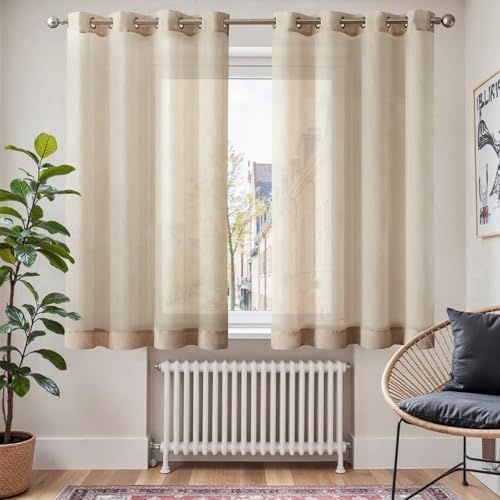 TOPICK Gardine Voile Vorhang Mit Ösen Kurz Sheer Vorhänge Transparent Gaze Paarig Ösenschals für Wohnzimmer Schlafzimmer 175 cm x 140 cm(HxB) 2er - Set Hell Beige von TOPICK