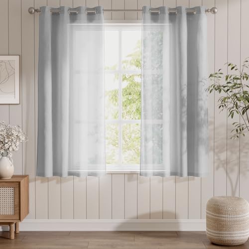 TOPICK Gardine Voile Vorhang Kurz Mit Ösen Sheer Vorhänge Transparent Gaze Paarig Ösenschals für Wohnzimmer Schlafzimmer Küche 175 cm x 140 cm(HxB) 2er - Set Grau von TOPICK