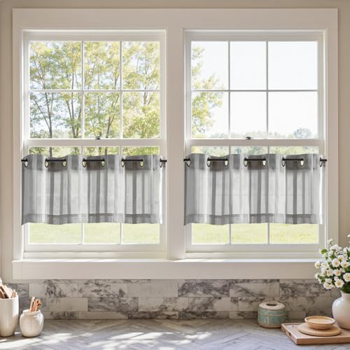 TOPICK Voile Bistrogardinen mit Ösen 2er Set H 35 x B 130 (cm) Sheer Streifen Scheibengardine Gestreift Küchenvorhang Kurzstore Transparent Klein Fenster Küche Wohnzimmer Landhaus Kurzgardine Grau TOPICK Voile Bistrogardinen mit Ösen 2er Set H 35 x B 130 (cm) Sheer Streifen Scheibengardine Gestreift Küchenvorhang Kurzstore Transparent Klein Fenster Küche Wohnzimmer Landhaus Kurzgardine Grau von TOPICK