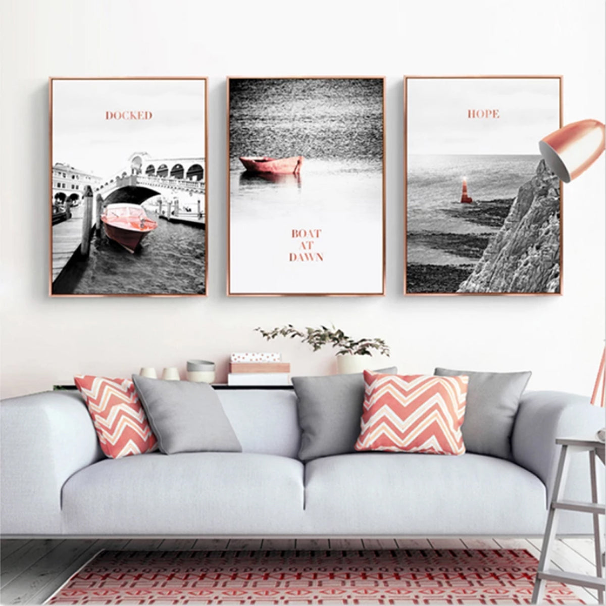 TPFLiving Luxus Poster Leinwand - Rosa Boote auf grauem Hintergrund - 7 verschiedene Größen - Günstiges 3-er Set OHNE Rahmen - SET - 21x30cm TPFLiving Luxus Poster Leinwand - Rosa Boote auf grauem Hintergrund - 7 verschiedene Größen - Günstiges 3-er Set OHNE Rahmen - SET - 21x30cm von TPFLiving