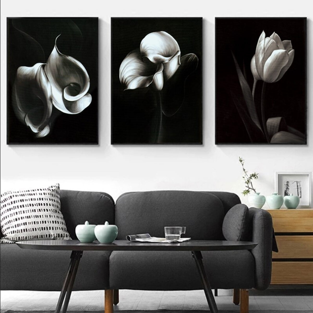 TPFLiving Luxus Poster Leinwand - Weiße Blüten / Blumen auf schwarzem Hintergrund - 13 verschiedene Größen - Günstiges 3-er Set OHNE Rahmen - SET - 42x60cm von TPFLiving