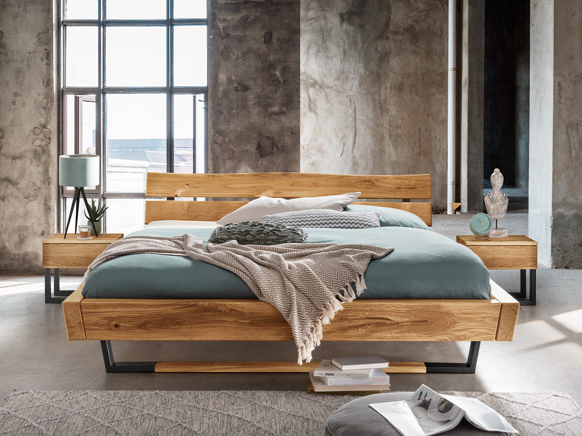 TPT Balkenbett 817.4 Wildeiche massiv geölt 140 x 200 cm Kombikufe (Metall-Holz) von TPT Möbel