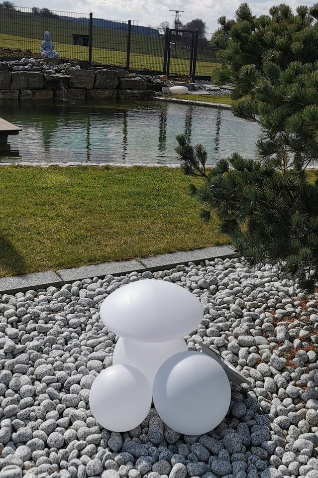 TRANGO LED Kugelleuchte, 3er Set 202537WB IP65 Gartenkugel in Weiß matt mit 20/25cm Durchmesser & 1x Leuchtfigur in Pilz-förmig mit Höhe: 37cm SNOW Kugelleuchte inkl. je 1x 4 Watt E27 LED Leuchtmittel 3000K warmweiß, ca. 5 Meter IP44 Kabel, Gartenleuchte, Leuchtkugel von TRANGO