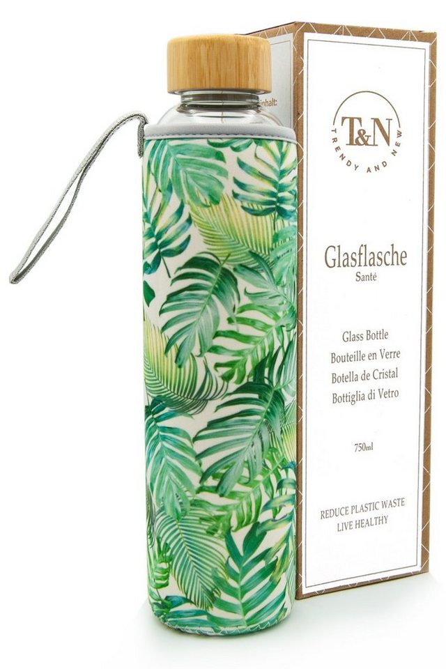 TRENDY AND NEW Trinkflasche T&N Glasflasche TROPICAL LEAVES EDITION 550ml 750ml 1 Liter - Bambus, Trinkflasche Glas 0,5l 0,75l 1l mit Neoprenhülle mit Blatt Muster, Wasserflasche auslaufsicher, Glastrinkflasche aus dickerem Borosilikatglas, als Glaskaraffe oder Wasserkaraffe geeignet, Schlankes Design von TRENDY AND NEW