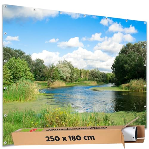 TRIOSK Sichtschutz Garten Deko Zaun Plane Blickdicht groß mit Zaunblende Motiv Fluss Ufer Wasser Wiese für Zaunelement Doppelstabmatten Stabmattenzaun Gartenzaun PVC 250x180 cm von TRIOSK