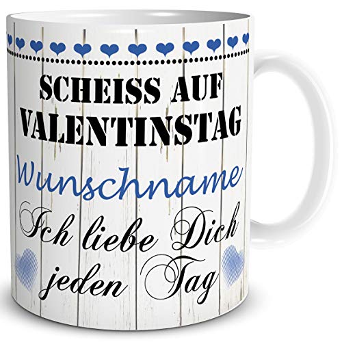 TRIOSK Tasse Spruch lustig mit Namen personalisiert Scheiß Valentinstag Ich liebe Dich Geschenk für Sie Ihn Männer Frauen verliebte Paare Blau, Keramik 300ml von TRIOSK