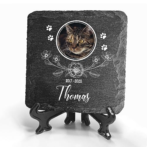 TULLUN Individueller Personalisiert Tiergrabstein Schiefer Gedenkstein + Ständer für Hund, Katze und andere Haustiere - Größe 10 x 10 cm - Blumen TULLUN Individueller Personalisiert Tiergrabstein Schiefer Gedenkstein + Ständer für Hund, Katze und andere Haustiere - Größe 10 x 10 cm - Blumen von TULLUN