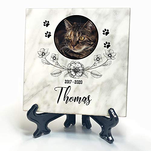 TULLUN Individueller Personalisierter Weißer Natur Marmor Gedenkstein + Ständer für Hunde, Katze und andere Haustiere - Größe 10 x 10 cm - Blumen TULLUN Individueller Personalisierter Weißer Natur Marmor Gedenkstein + Ständer für Hunde, Katze und andere Haustiere - Größe 10 x 10 cm - Blumen von TULLUN