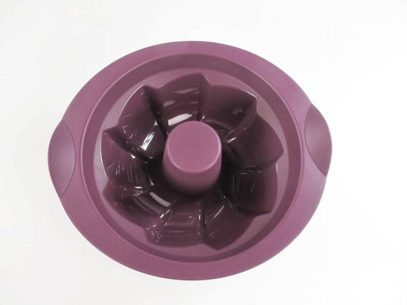 TUPPERWARE Backform TUPPERWARE Backen Silikonform Gugelhupf gklein 19cm lila von TUPPERWARE