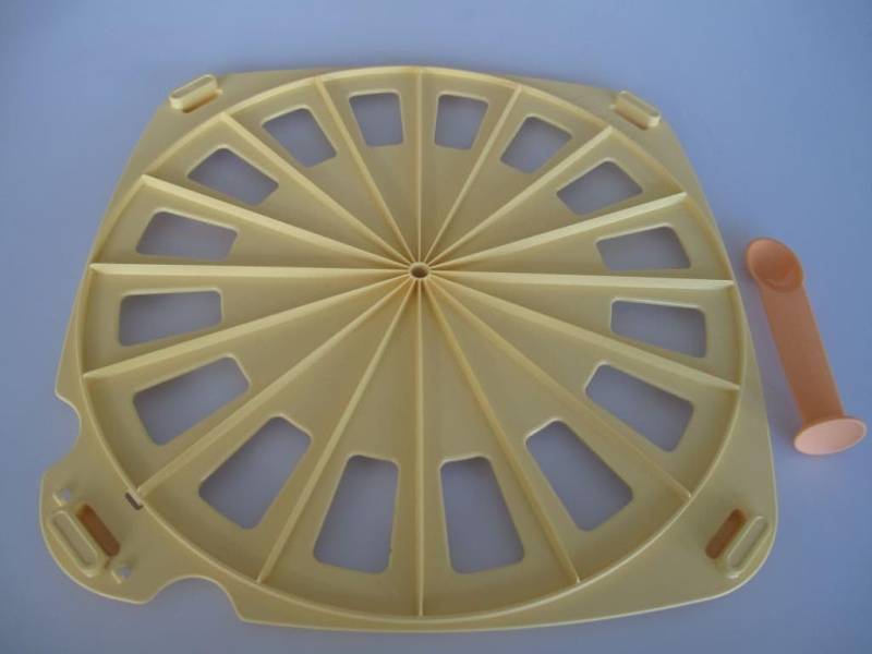 TUPPERWARE Backform Tupperware Tupperware Party Snack in gelb von TUPPERWARE