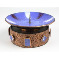 70Er Jahre Blauer Kerzenständer, Kupfer Mit Emaille, Ddr, Mid Century, Vintage Kunst Und Handwerk Mcm Kerzenständer Aus von TWISTandPOP