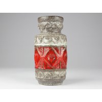 70Er Keramik Vase Von Bay, Vintage Weiß Rote Vase, Mid Century von TWISTandPOP
