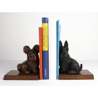 Buchenden Aus Holz, Geschnitzte Hunde, Terrier, Kunst Und Handwerk, West Germany 60Er 70Er, Mid Century von TWISTandPOP