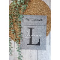 Equidenpass Hülle Filz Personalisiert Mit Dem Namen Deines Pferdes Equidenpass Hülle Filz Personalisiert Mit Dem Namen Deines Pferdes von TaLasTraumland