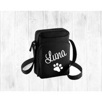 Gassitasche Umhängetasche Personalisiert Mit Pfote Und Namen Gassitasche Umhängetasche Personalisiert Mit Pfote Und Namen von TaLasTraumland