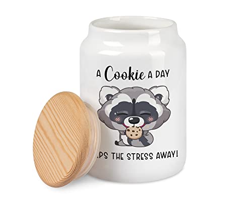 Tachinedas Kreativshop Keksdose Waschbär A Cookie A Day Keeps The Stress Away Vorratsdose mit Holzdeckel für Plätzchen von Tachinedas Kreativshop