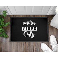 Fußmatte Mit Spruch Nur Positive Schwingungen Schmutzfangmatte von TachinedasCreative