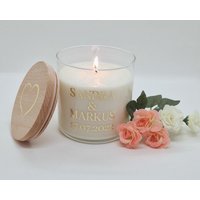 Personalisierte Kerze Im Glas Geschenk Zur Hochzeit Mit Namen Und Datum Wunschtext Hochzeitskerze Personalisierte Kerze Im Glas Geschenk Zur Hochzeit Mit Namen Und Datum Wunschtext Hochzeitskerze von TachinedasCreative