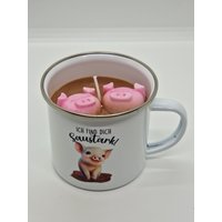 Tassenkerze Kerze in Emaille Tasse Mit Schweinchen Und Spruch Ich Find Dich Saustark Tassenkerze Kerze in Emaille Tasse Mit Schweinchen Und Spruch Ich Find Dich Saustark von TachinedasCreative