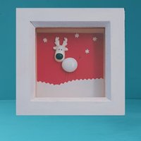 Gerahmte Rentier-Kunst, Glas-Rentier Mit Tintenbeinen Im Weißen Kastenrahmen, Festliches Schneeflocken-Feiertags-Wand-Dekor-Geschenk von Tadpoletoadstools