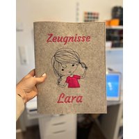 Personalisierte Zeugnismappe Hochwertig Bestickt Mit Süßem Mädchen - Viele Farbdesigns Und Schriftarten Möglich von TaeraFilz