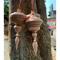 Handgemachte Hölzerne Weihnachtsbaumschmuck Handgedrehtes Weihnachtsdekor Handgemachte Hölzerne Weihnachtsbaumschmuck Handgedrehtes Weihnachtsdekor von TahniDesigns