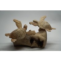 Holzschildkröte Auf Parasitenholz, Holzschnitzerei, Wohndeko, Holzfigur, Geschenk von TaksuGalleryUbud