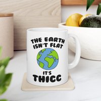 The Earth's Not Flat It's Thicc Becher Meme Bester Freund Geschenk Round Earth von Taleandtaylor