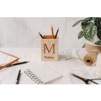 Einschulung Deko - Personalisierter Stiftebecher Aus Holz "Florales Initial & Name" | Stiftehalter Für Erstklässler Geschenk Schultüte von TalesOfMarley