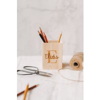 Einschulung Deko - Personalisierter Stiftebecher Aus Holz "Initial & Name" | Stiftehalter Für Erstklässler Geschenk Die Schultüte von TalesOfMarley