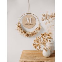 Personalisierter Türkranz Mit Trockenblumen Und Graviertem Namensschild 3D-Effekt | Eingangsdeko Willkommensschild Türschild von TalesOfMarley