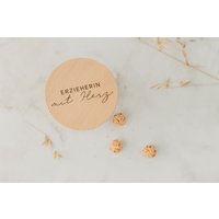 Vorratsglas "Erzieherin Mit Herz" Als Abschiedsgeschenk Für Erzieher, Im Kindergarten Oder Der Kita | Glas Graviertem Holzdeckel von TalesOfMarley