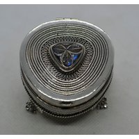 Box Aus Sterlingsilber 925 Mit Handgeschnitzten Natürlichen Labradorit Box Aus Sterlingsilber 925 Mit Handgeschnitzten Natürlichen Labradorit von TalismanGalleryIndia
