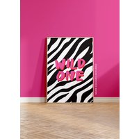 Zebra Print Wild One Kunstdruck | Animal Zitat A5 A4 A3 Ungerahmte Kunst Poster Wohndekor Wandbild Typografie Kindergarten von TalkAndTell
