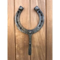 Metall Hand Geschmiedet Wandhaken Hufeisen Form Aufhänger Antike Zink Tür Vintage Haken Für Kleidung Mantel Hut Tasche Handtuch von TallinnHandmadeStore
