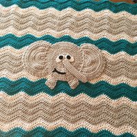 Chevron Gehäkelte Oma Square Krippendecke - Sie Wählen Individuelle Farben Mit Entzückenden Elefanten von TalulaCrafts