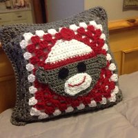 Fans Der Sockenaffe - Fun Grandma Square Kissen 12x12 in Rot, Grau Und Weiß von TalulaCrafts